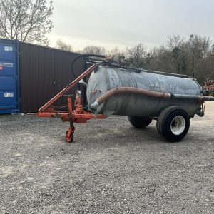 Bauer 4000l-es szippantó,vízszállítókocsi